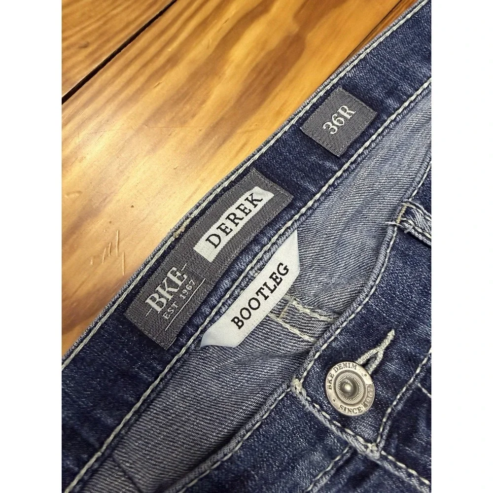 BKE Buckle Jeans Mens 36R Derek Bootleg Medium Wash Denim Western Denim